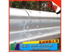 ?？谑懈咚俜雷膊ㄐ巫o欄板廠(chǎng)家 長(cháng)樂(lè )波形護欄板 永泰高速護欄