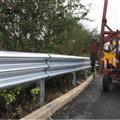 高速波形防撞護欄 公路波形梁鋼護欄直銷(xiāo)